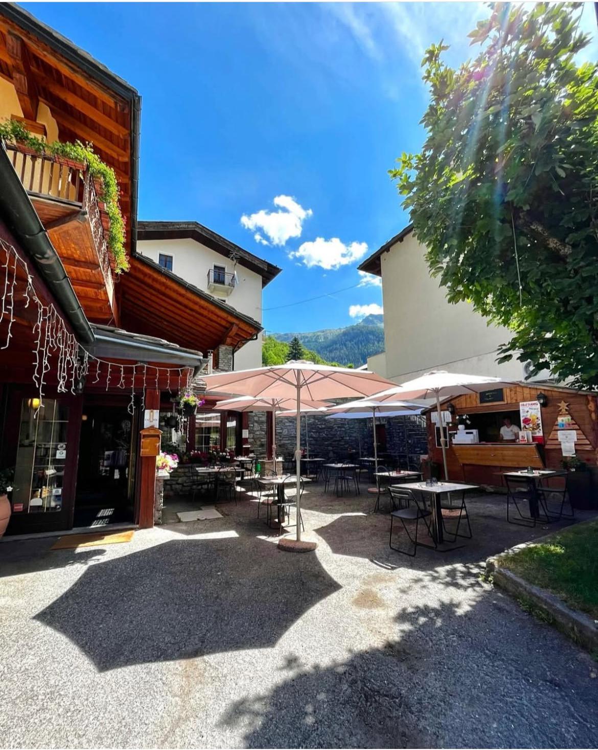 Hotel Coeur Du Village La Thuile Exterior foto