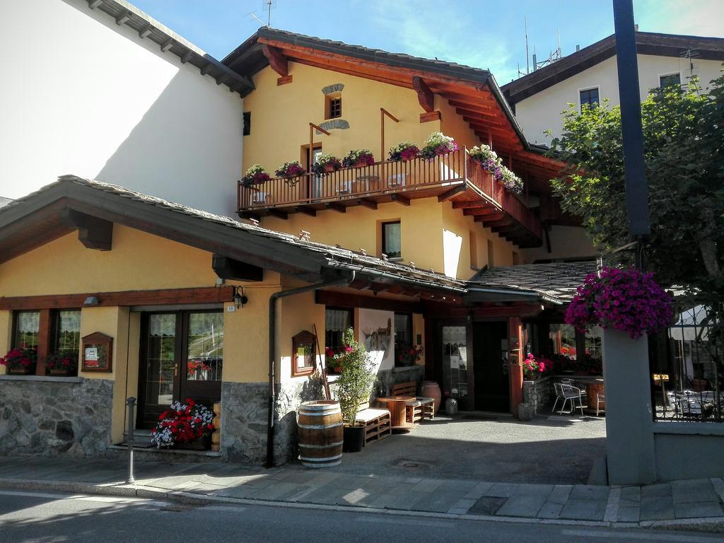 Hotel Coeur Du Village La Thuile Exterior foto